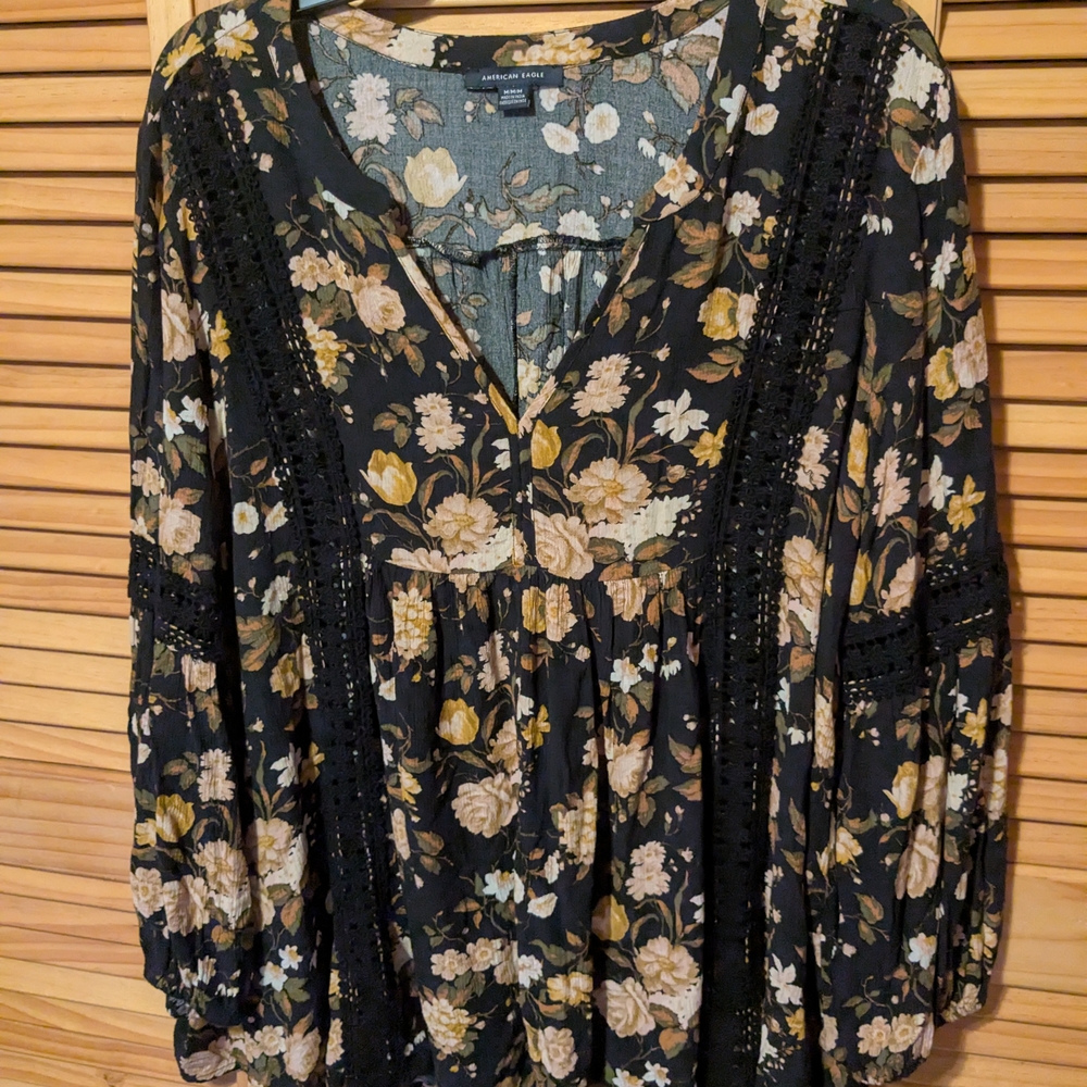 American Eagle Outfitters Black Floral Top